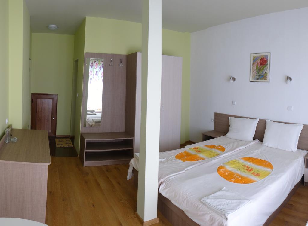 Guest House Rosa Kiten  Rum bild