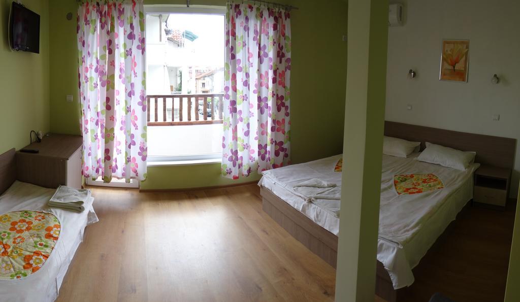 Guest House Rosa Kiten  Rum bild